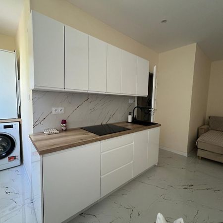 Nowe Luksusowe Apartamenty Manufaktura-Prywatny Na Wylacznosc-Wanna-Zamykany Ogrodzony Parking, Blok,Niskie Pietro-Cisza I Spokoj Лодзь Экстерьер фото