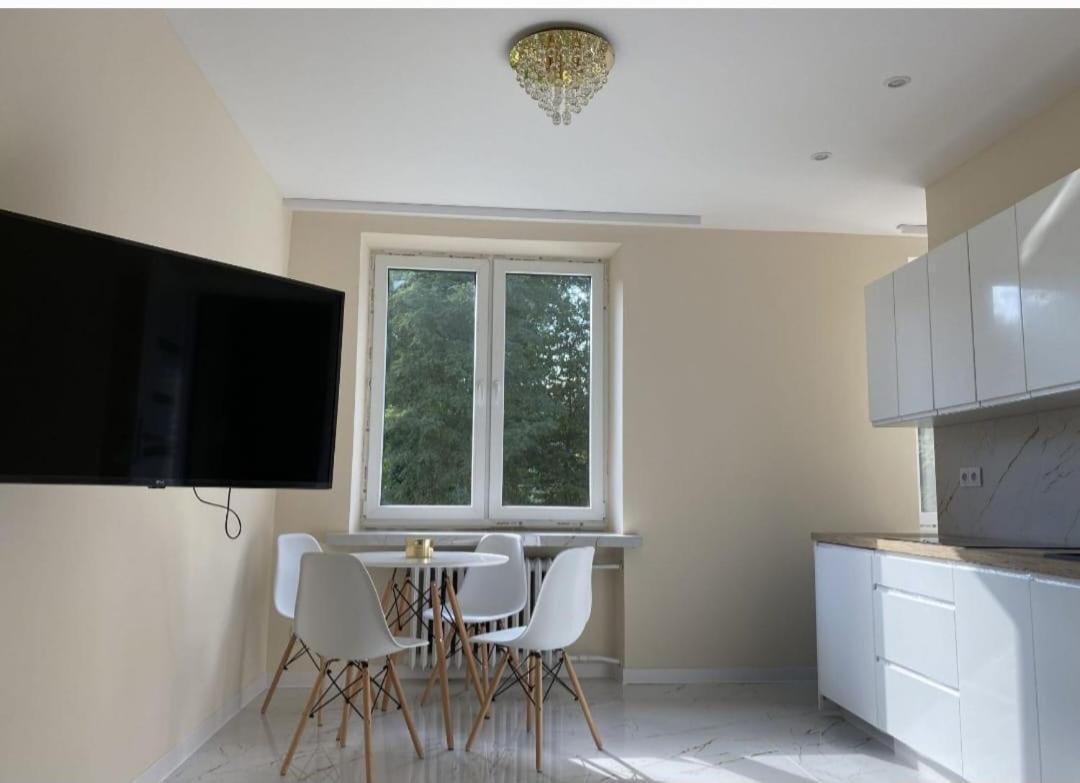 Nowe Luksusowe Apartamenty Manufaktura-Prywatny Na Wylacznosc-Wanna-Zamykany Ogrodzony Parking, Blok,Niskie Pietro-Cisza I Spokoj Лодзь Экстерьер фото