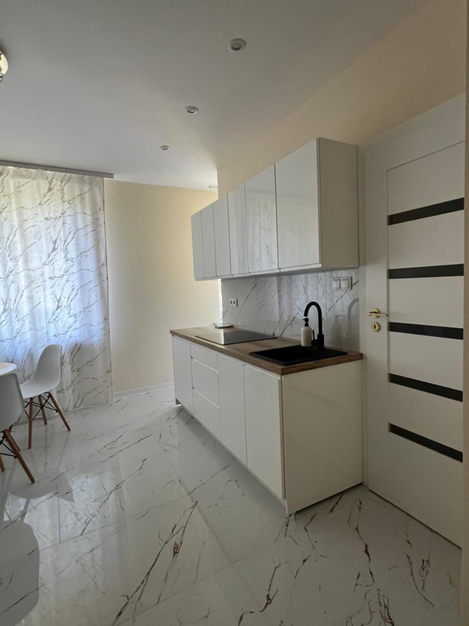 Nowe Luksusowe Apartamenty Manufaktura-Prywatny Na Wylacznosc-Wanna-Zamykany Ogrodzony Parking, Blok,Niskie Pietro-Cisza I Spokoj Лодзь Экстерьер фото